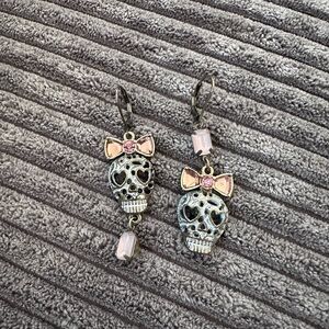 Betsey Johnson skull dangle earrings